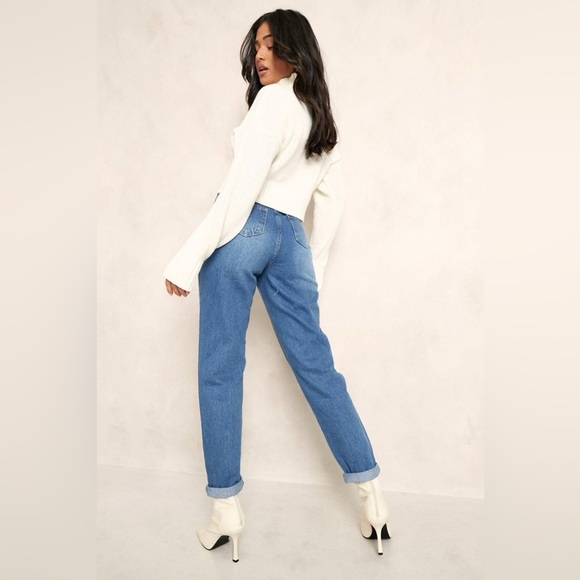 Boohoo Mid Wash Classic Mom Jeans - Picture 2 of 9